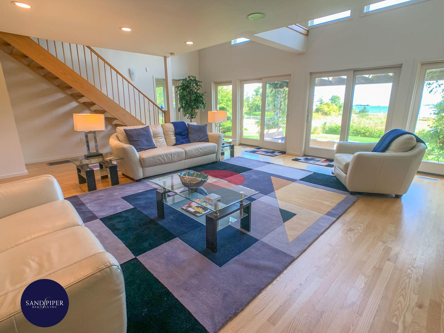 Cape Cod Home 995199