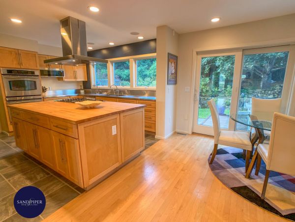 Cape Cod Home 995199