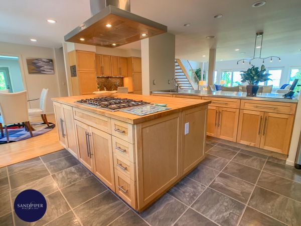 Cape Cod Home 995199