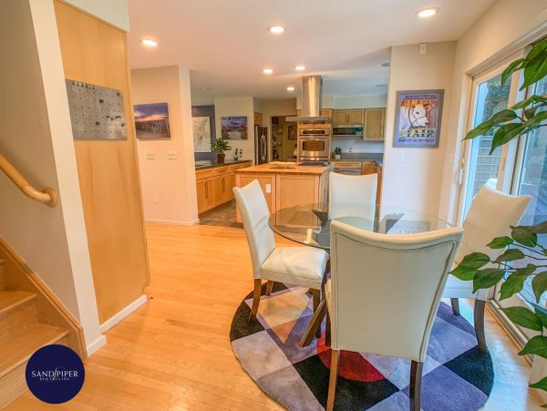 Cape Cod Home 995199