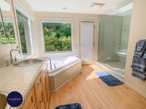 Cape Cod Home 995199