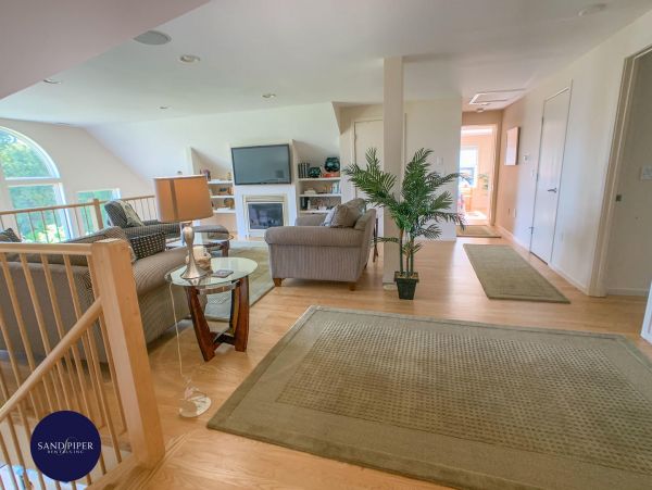 Cape Cod Home 995199