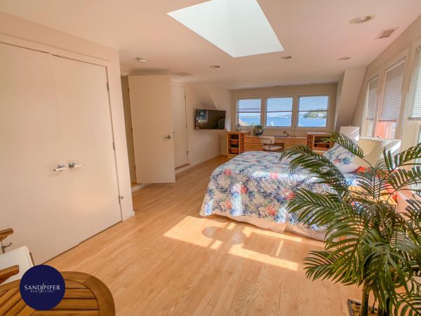 Cape Cod Home 995199