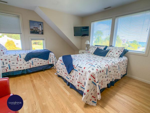 Cape Cod Home 995199