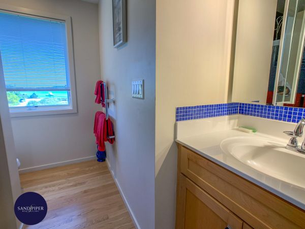 Cape Cod Home 995199
