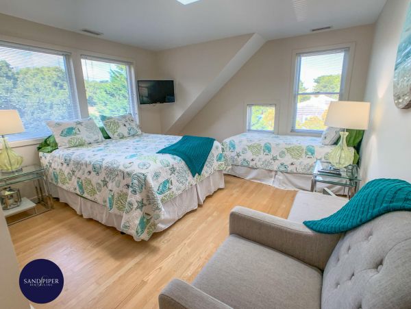 Cape Cod Home 995199