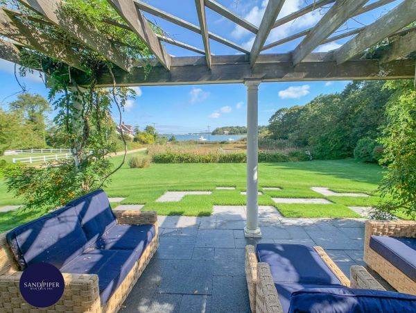 Cape Cod Home 995199