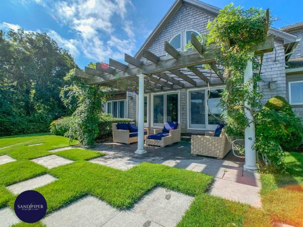 Cape Cod Home 995199