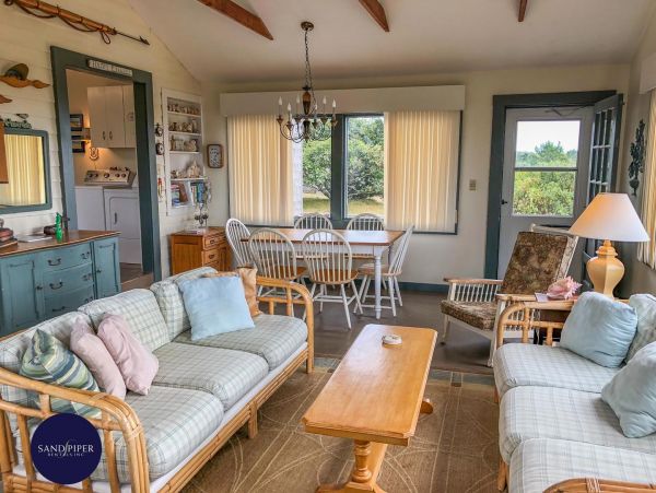 Cape Cod Home 995200