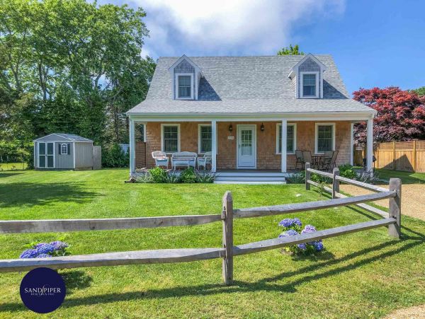 Cape Cod Home 995201