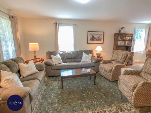 Cape Cod Home 995201