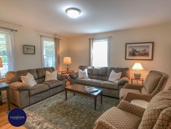 Cape Cod Home 995201