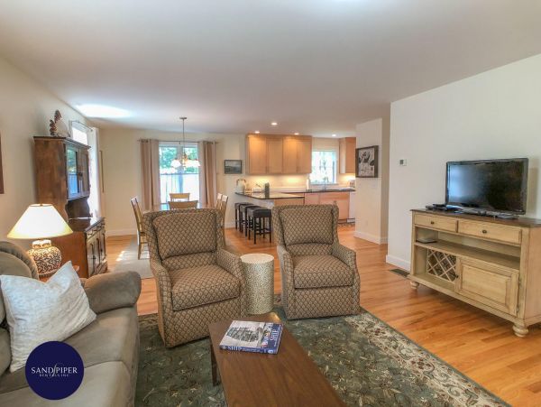 Cape Cod Home 995201