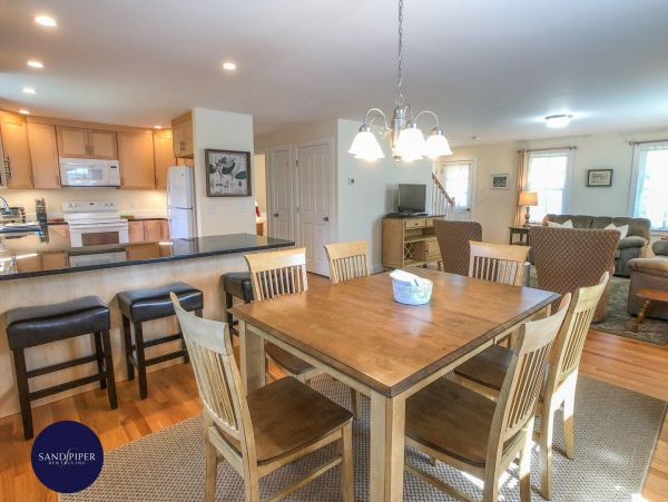 Cape Cod Home 995201
