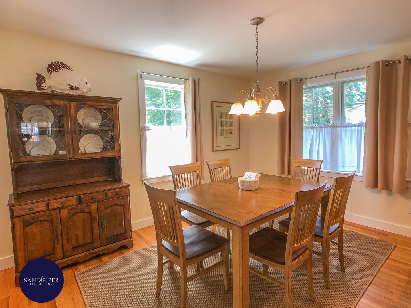 Cape Cod Home 995201