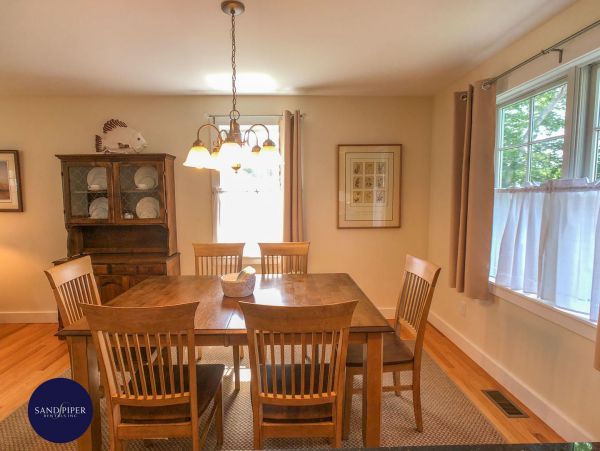 Cape Cod Home 995201