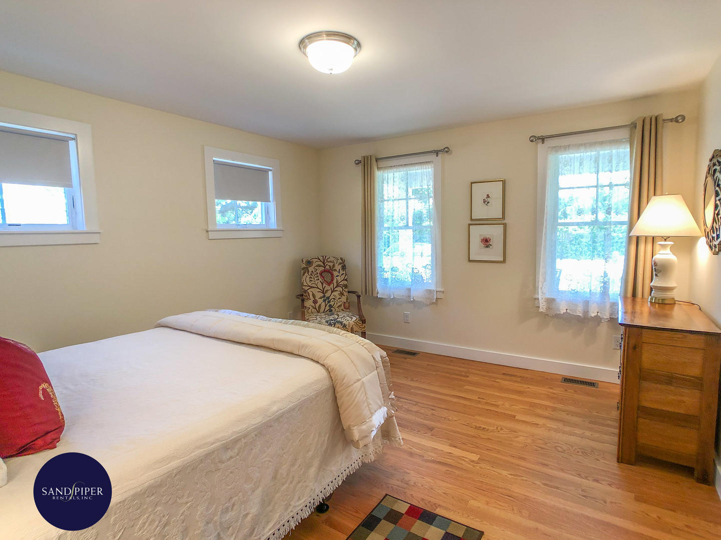 Cape Cod Home 995201