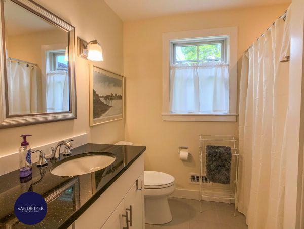 Cape Cod Home 995201