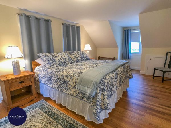 Cape Cod Home 995201
