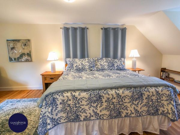 Cape Cod Home 995201