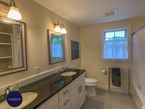 Cape Cod Home 995201