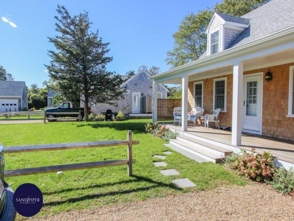Cape Cod Home 995201