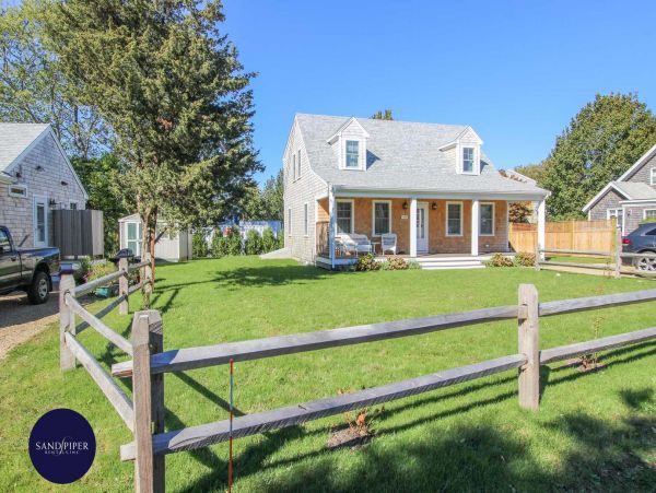 Cape Cod Home 995201