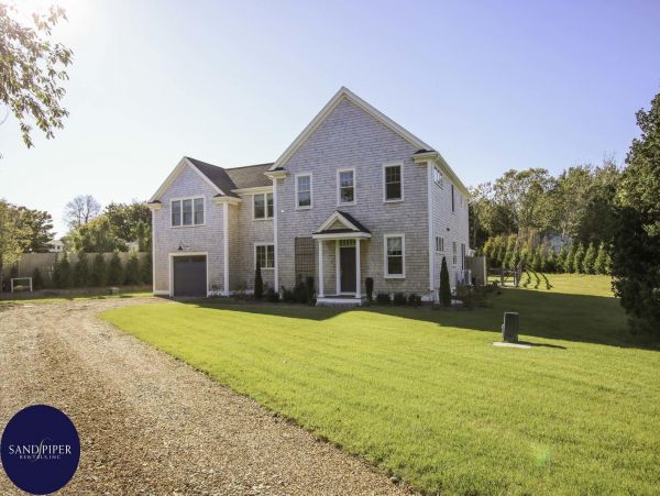 Cape Cod Home 995202