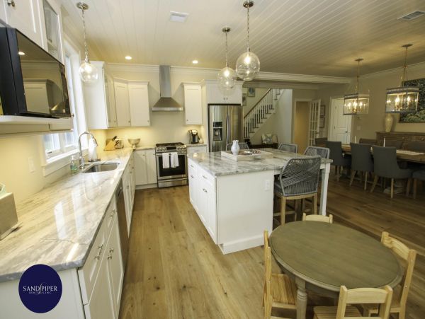 Cape Cod Home 995202