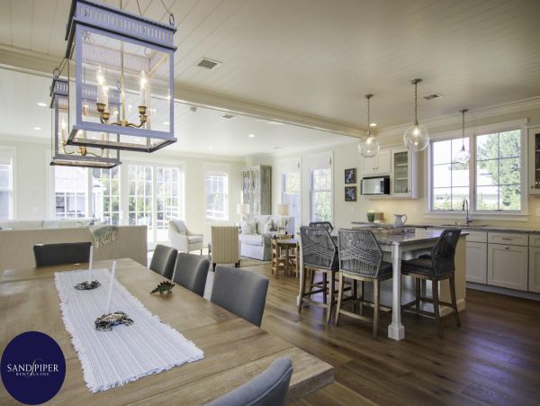 Cape Cod Home 995202