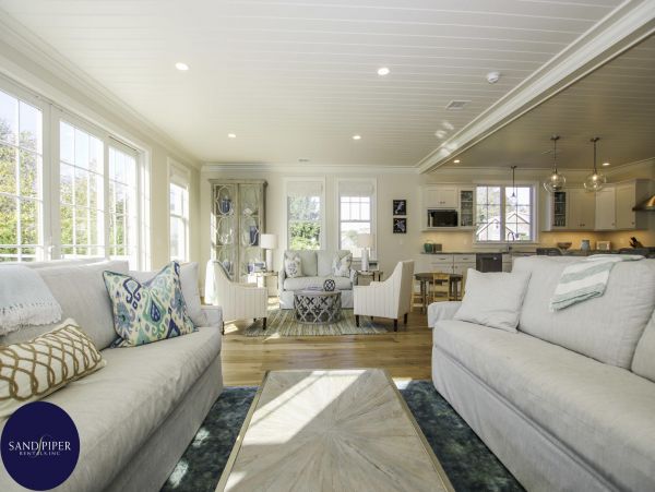 Cape Cod Home 995202