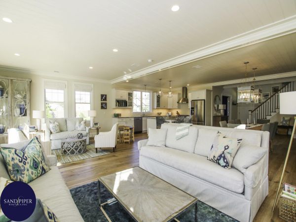 Cape Cod Home 995202