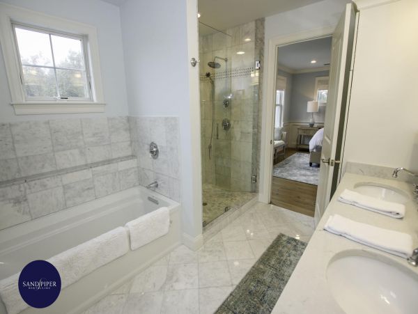 Cape Cod Home 995202