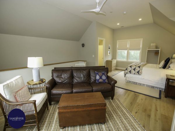 Cape Cod Home 995202