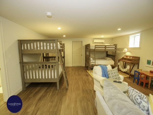Cape Cod Home 995202