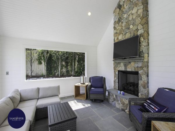Cape Cod Home 995202