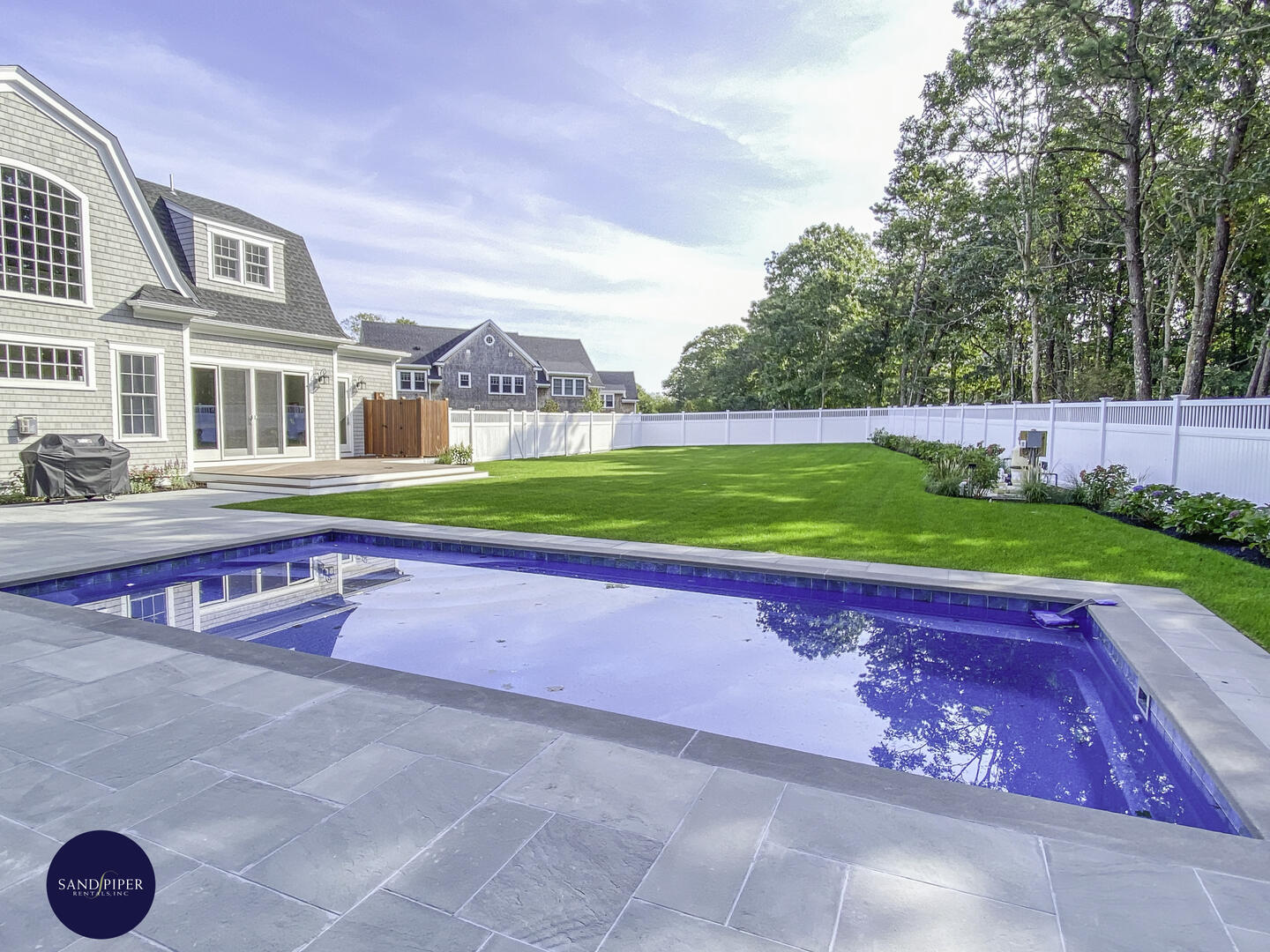 Cape Cod Home 995203
