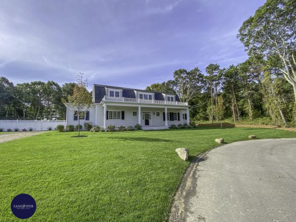 Cape Cod Home 995203