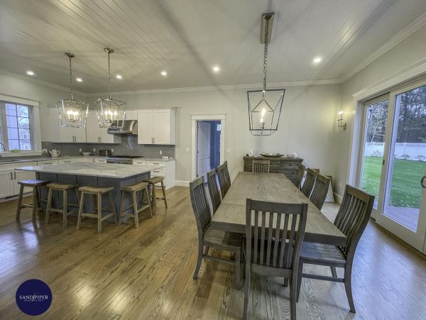Cape Cod Home 995203