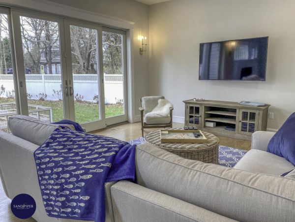 Cape Cod Home 995203