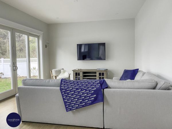 Cape Cod Home 995203