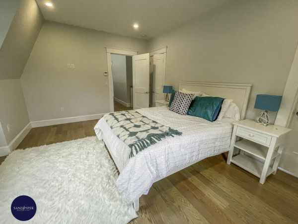 Cape Cod Home 995203