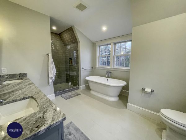 Cape Cod Home 995203