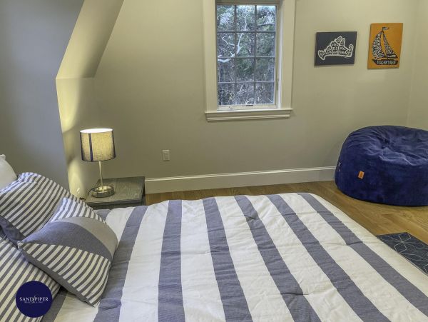 Cape Cod Home 995203