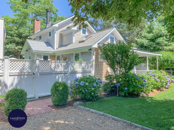 Cape Cod Home 995206