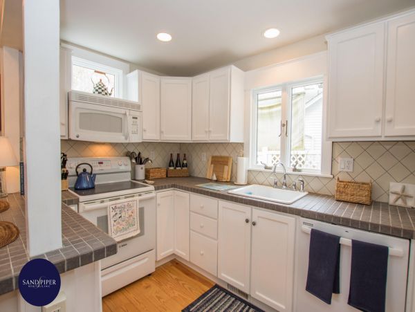 Cape Cod Home 995206
