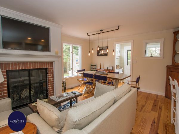 Cape Cod Home 995206