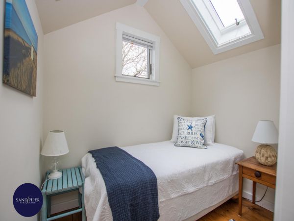 Cape Cod Home 995206