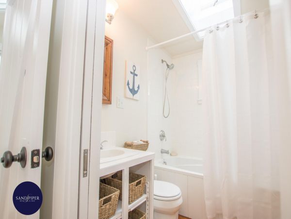 Cape Cod Home 995206