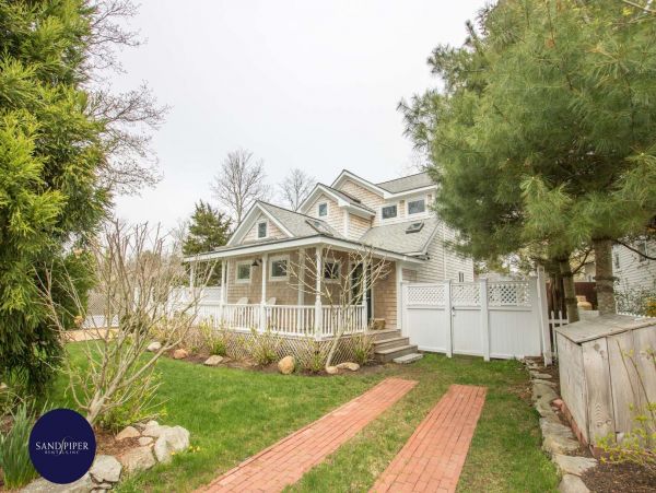 Cape Cod Home 995206